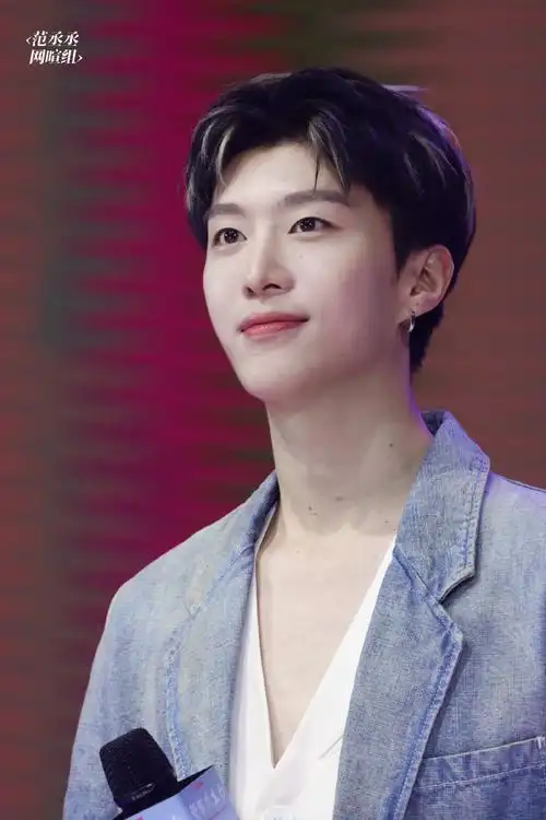 26芬腾品牌升级会  今天见到可爱又帅气的代言人啦@范丞丞adam0616