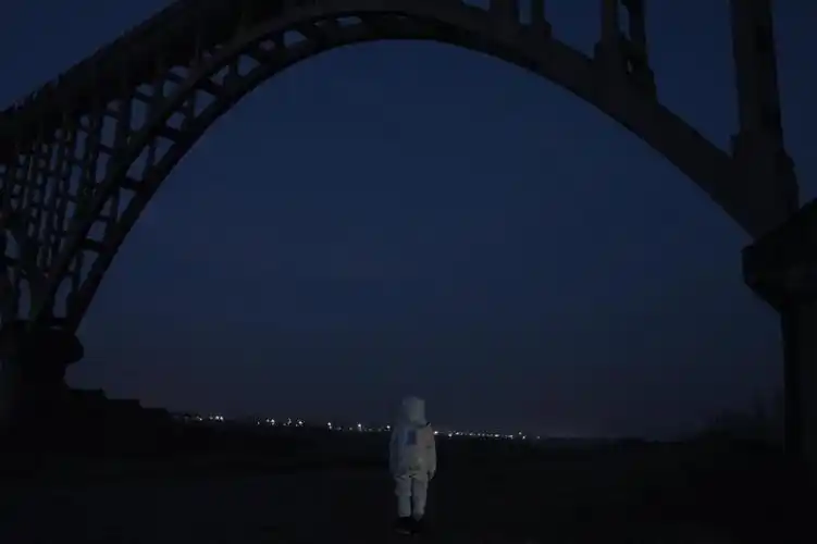 ins超火伤感孤独宇航员背景图_图片大全-壁纸族