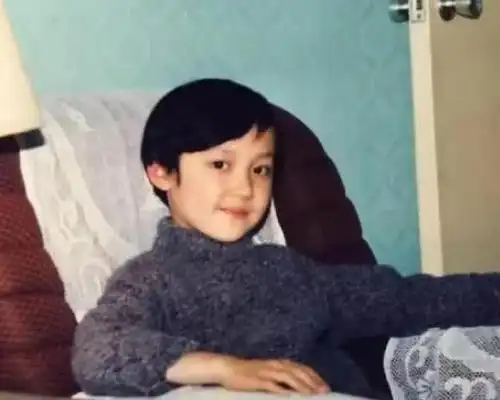 原创有种帅气叫冯绍峰的童年照本以为土的不行却被生生撩到