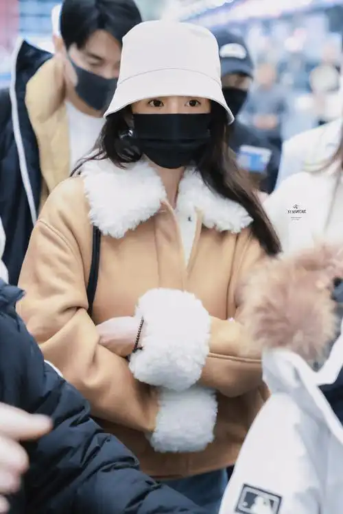 240228 北京出发01    奶呼呼的姐宝粗发啦    @杨幂