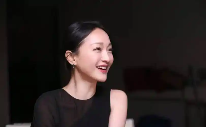 8岁的张子枫演哭冯小刚,姚晨不怕哭丑,孙俪和周迅的哭戏有一拼_郑晓龙