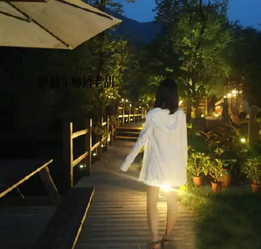 为什么这样的美少女背影更迷人妩媚原因是