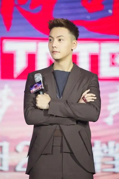 陈伟霆下一站传奇发布会自曝爱吃香蕉竟是因为粉丝