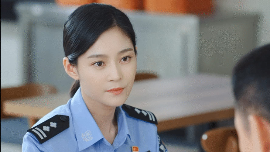 当女所长是什么体验?看王媛可制服上身就懂了,网友:纯妃变警花