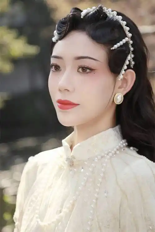 提气色3,弯弯细细的柳叶眉更显温婉气质4,发型做一款民国国风妆容流行