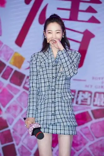 白百何终于留长发了,搭配一身7万7的香奈儿,美的让人忘了时间!