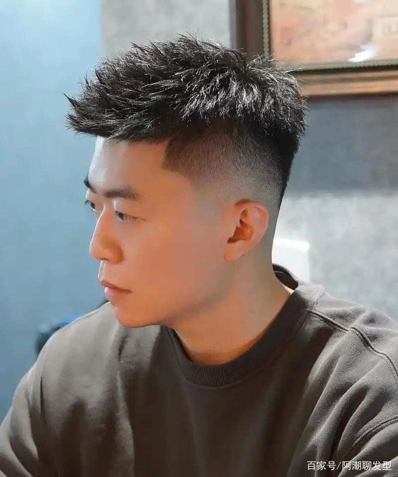 2021年底3款流行男生发型图鉴,剪完帅气显时髦,很值得一剪!