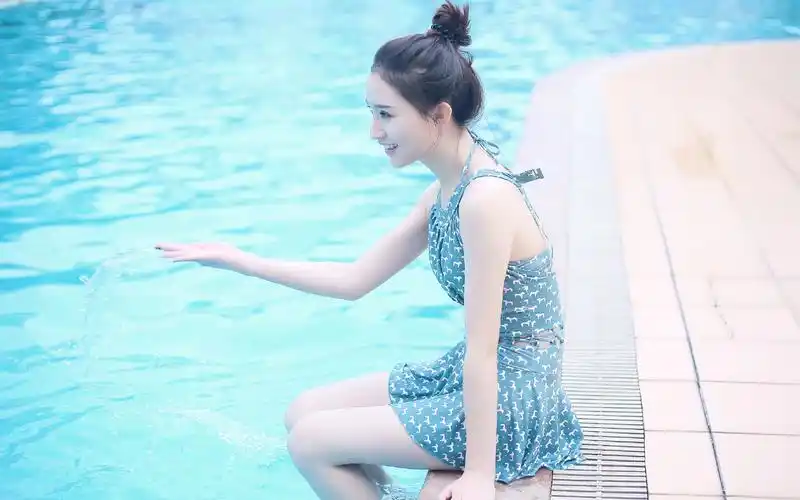 夏季清凉泳装美女写真