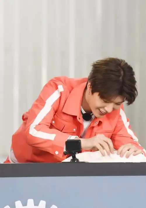 范丞丞综艺首秀 即兴说唱技能满点