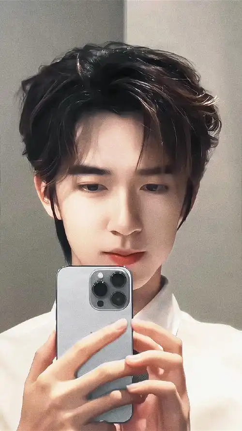 丈夫(可以换新壁纸了)  #贺峻霖有点臭屁##贺峻霖被自己帅到了