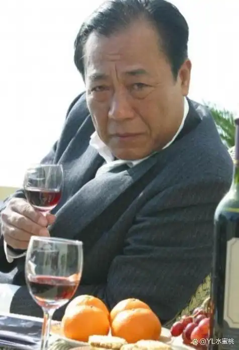 结婚46年零绯闻为了家庭61岁才走红最干净的男演员