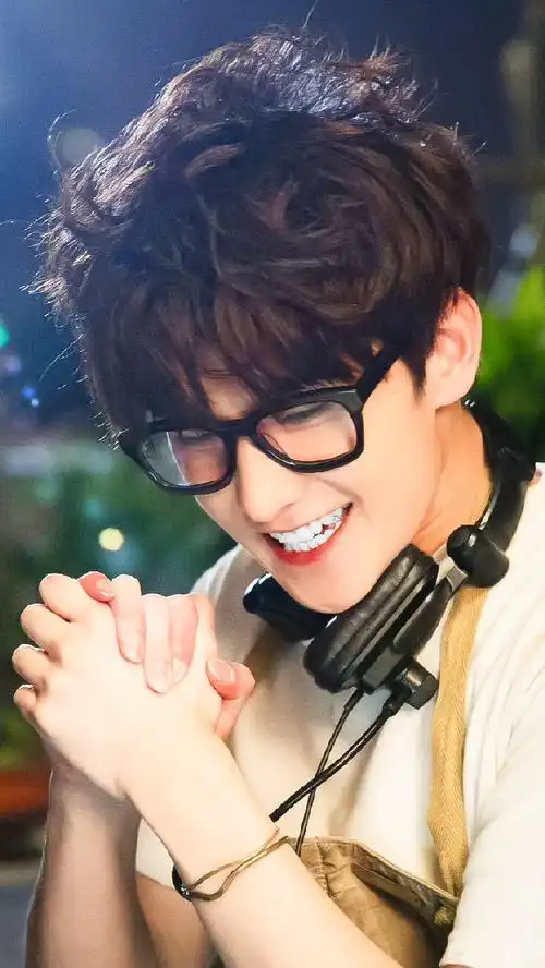 杨洋卷毛发型梦回茅十八##杨洋小卷毛