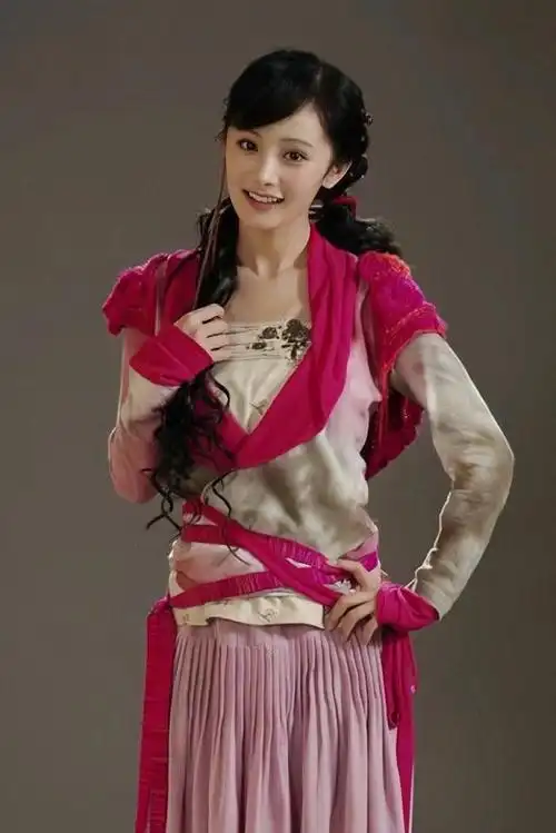 240123 杨幂饰演《仙剑三》唐雪见角色引发粉丝热议