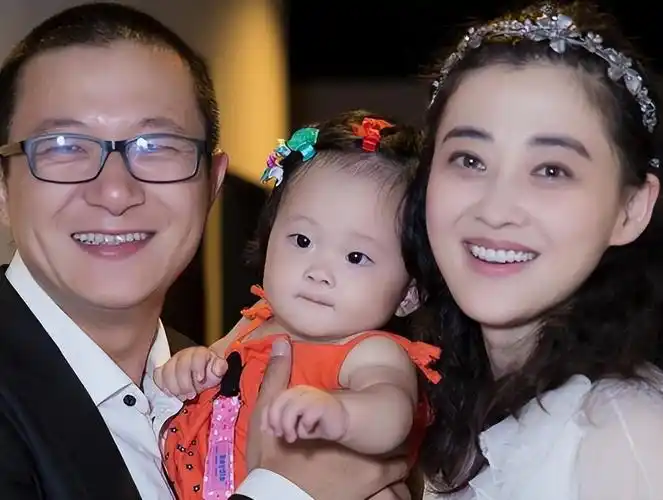 回顾父母爱情演员现状梅婷嫁穷小子德华40岁生子险难产