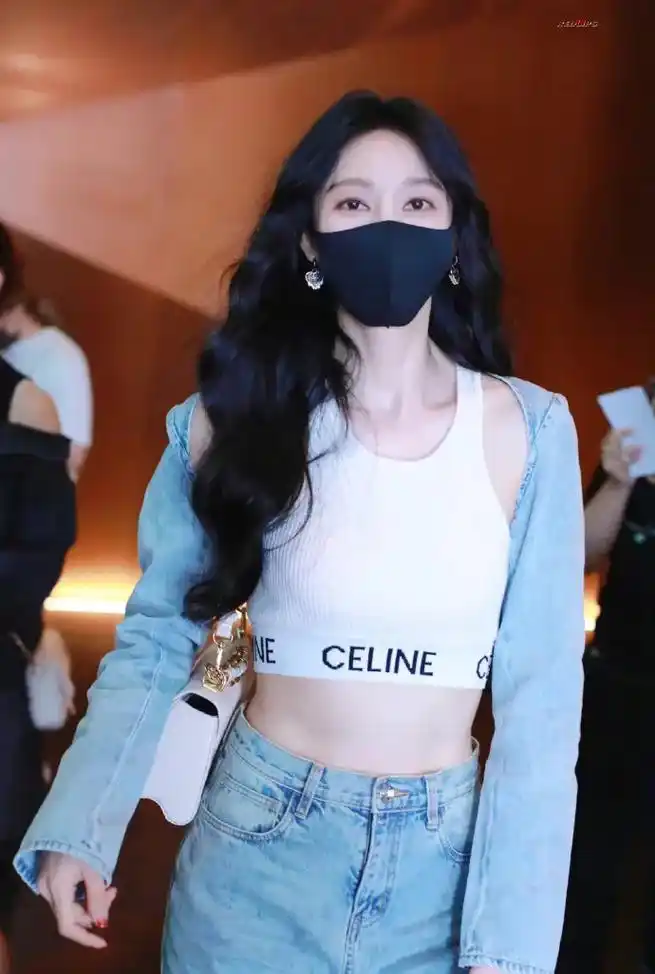 笨蛋美人张俪,最后一张身材真的绝了.#明星私服 #明星同款  - 抖音