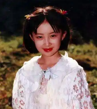 舒畅的出道配得上那句"天生就是吃这碗饭的",5岁的时候就因为一张挂在