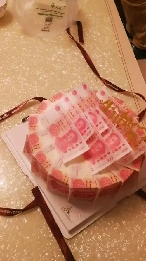 昨天老哥生日,这个蛋糕有创意很逼真