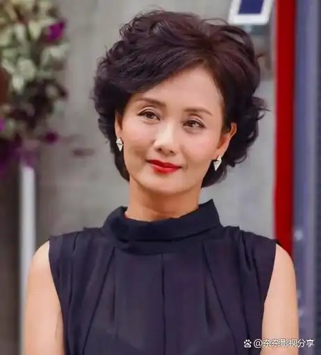 随着年龄增长,李颖尝试扮演一些更年长的角色,她在《一起来看流星雨》