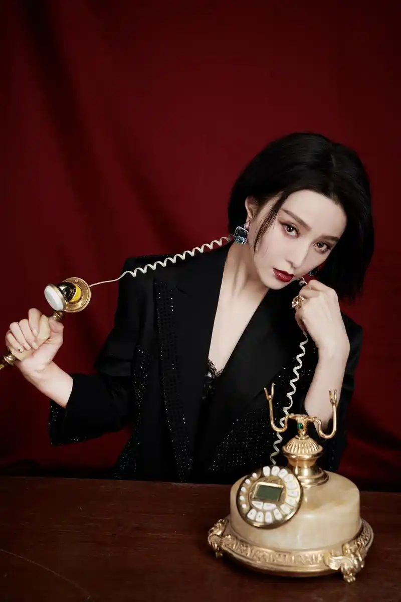 2019凤凰网时尚之选演员范冰冰以特邀嘉宾身份,亮相"2019凤凰网时尚之