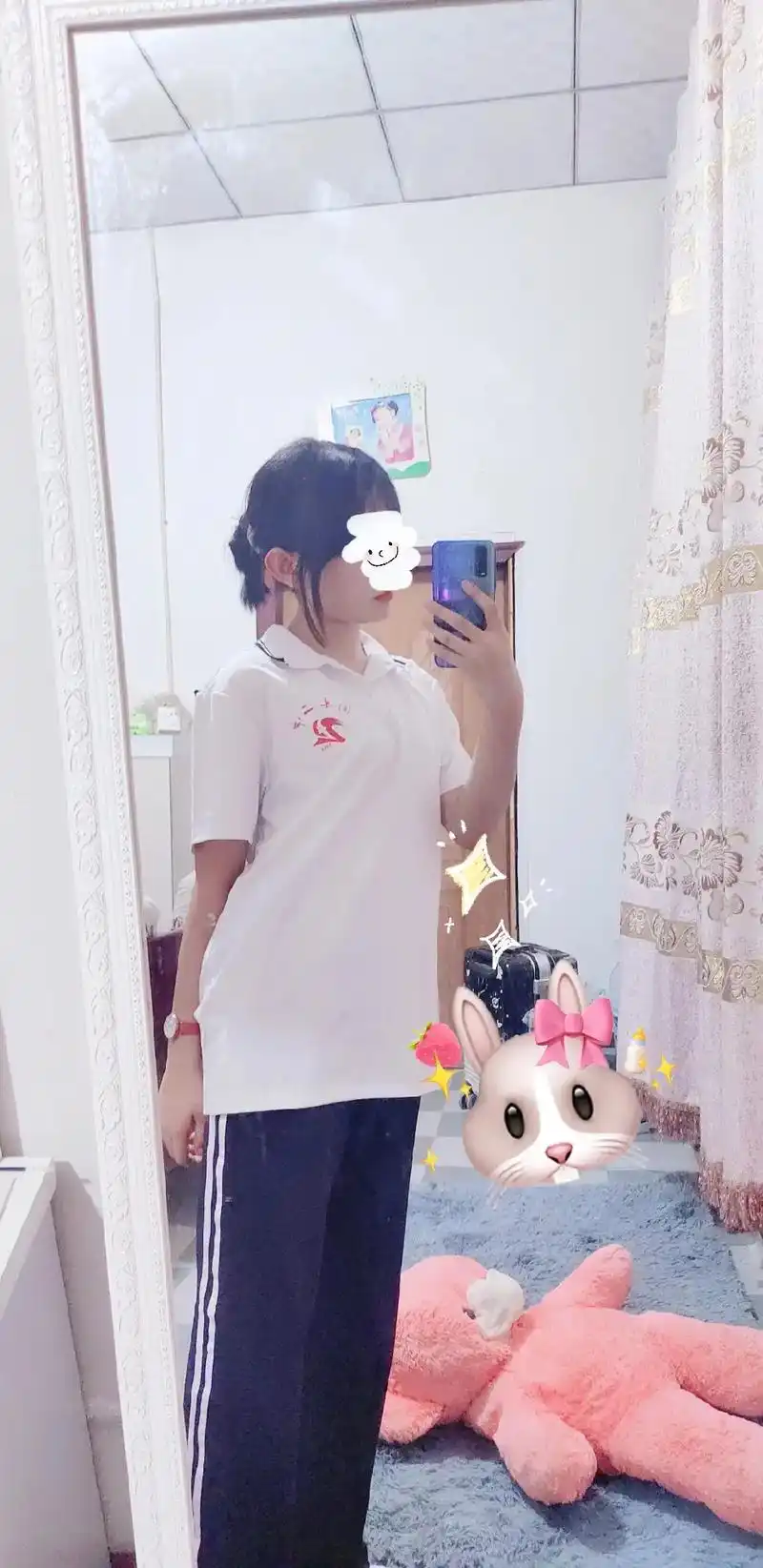 啊～拍个照片把我家沙发都搬了 不过二中的校服真不错 #衡二# - 抖音