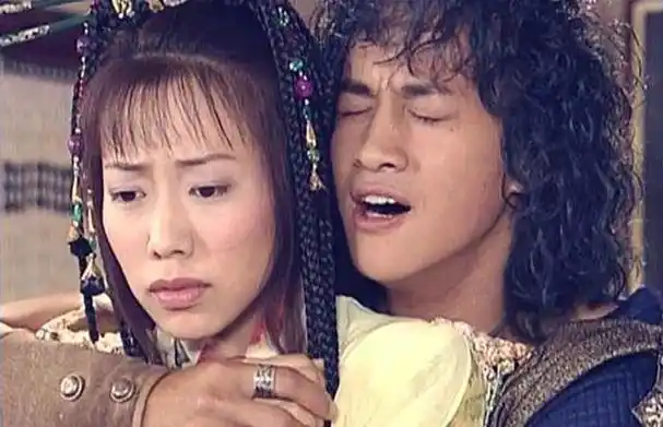 何润东:告别孙俪娶平凡老婆,如今48岁没娃没崽和宝贝老婆作伴