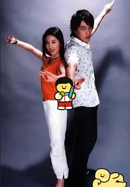 17岁刘亦菲和22岁胡歌同框,颜值双双逆天,嫩得能掐出水