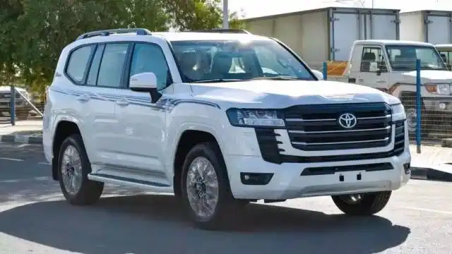 2022款丰田陆巡lc30035t越野揭开报价