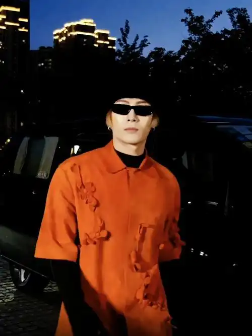 王嘉尔lv品牌代言人##王嘉尔小橘猫##今日fun创放送##王嘉尔橙色套装