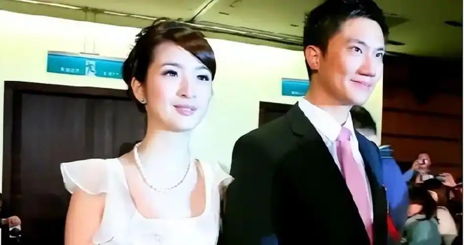 嫁为人妻,旧友变老公,淡出荧幕陪伴公婆;剧外的林依晨,在过去十年里