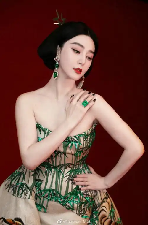 mok_starstyle#范冰冰戛纳电影节红毯造型范冰冰即将第九次亮相戛纳