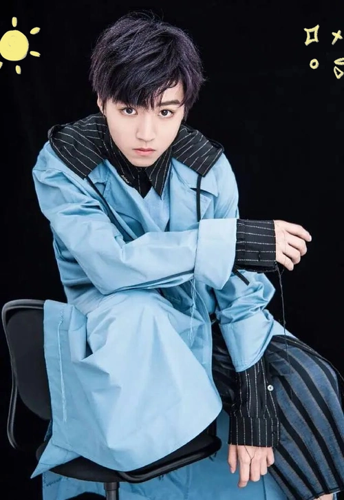 王俊凯经典歌曲回顾:从《摩天轮的思念》到《焕蓝未来》