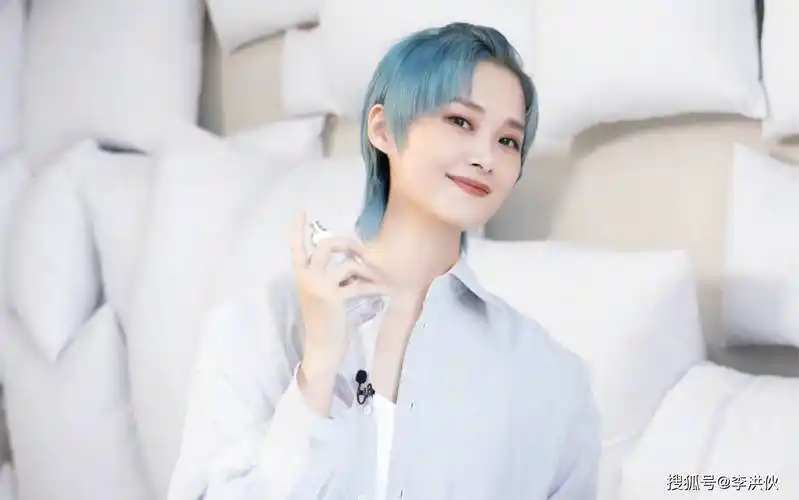 凭借《快乐女声》爆火的李宇春,当年高考物理满分_父母_男孩子_音乐