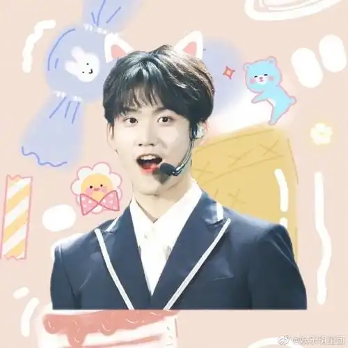 周柯宇超话#周柯宇晒童年照#可爱想rua小时候奶奶的太可爱啦