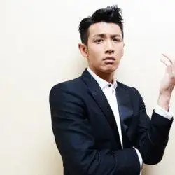 柯震东西装成熟明星帅哥