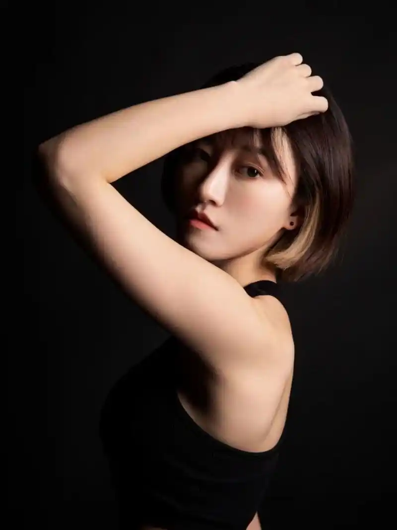 运动健美形象写真 是时候露出你的人鱼线和八块腹肌啦