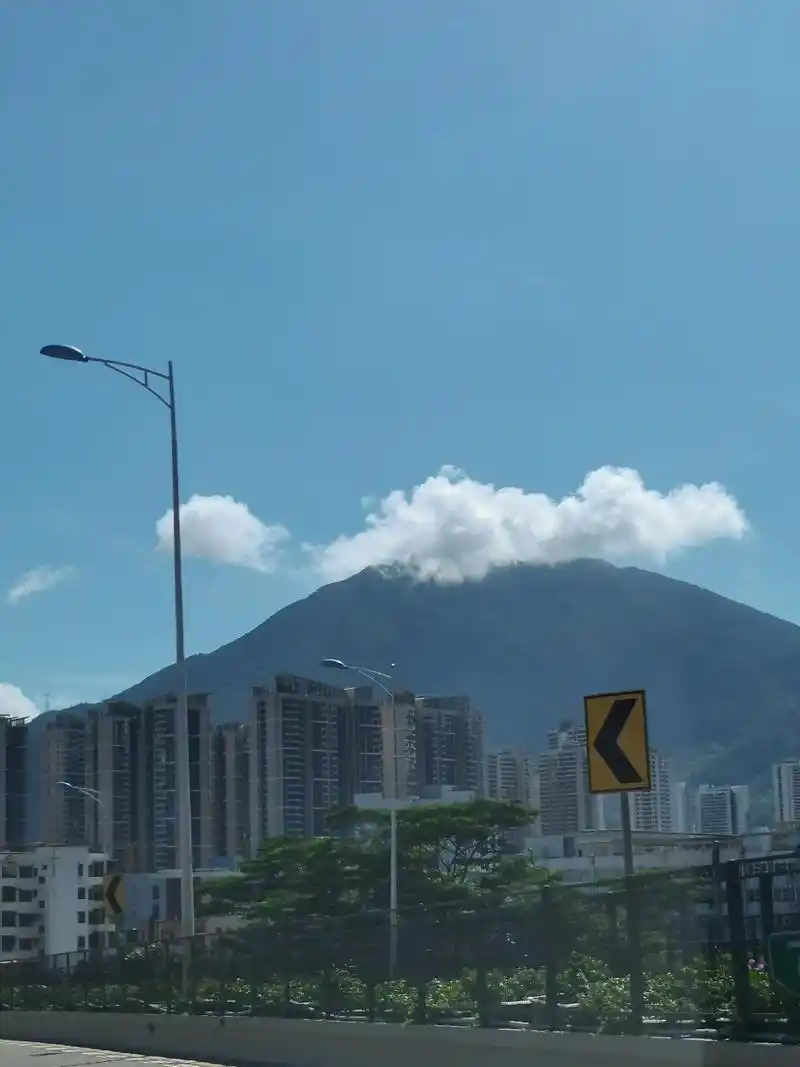 这个白云是在天上还是山顶山傻傻的分不清