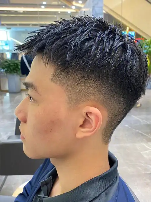 男生发型男土短发不烫发型飞机头立体干净整洁千净清爽阳光比较适合