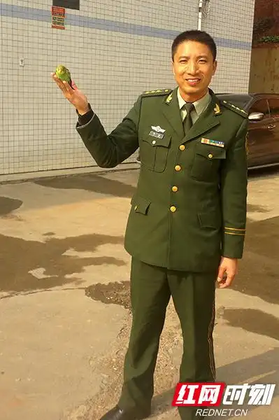 在武警部队服役时的李云.