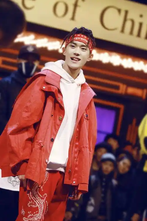 出身农村,用"鸡娃"来实现人生赢家的梦想,她:易烊千玺