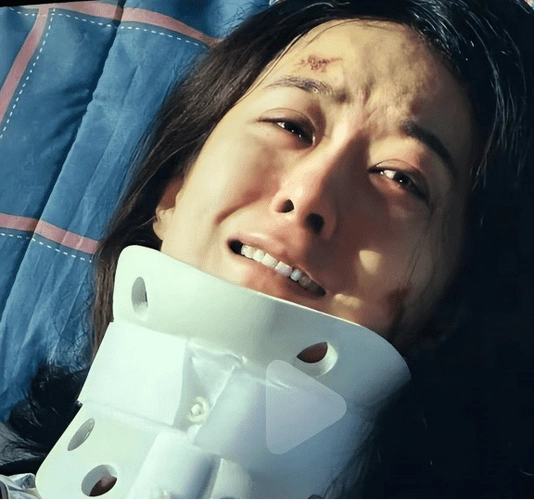 终于有演员晕倒不凹造型了!赵丽颖带来教科书式教学,无美感真晕