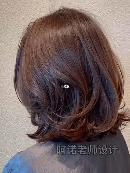 蓬松饱满显温柔气质的女生中短发韩式气垫烫