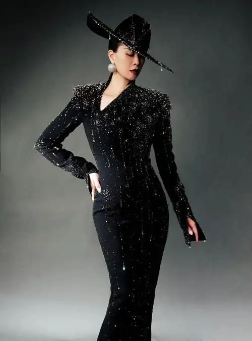 那英身高168cm,体重只有92斤,别看她已经56岁了,她在身材管理上还是