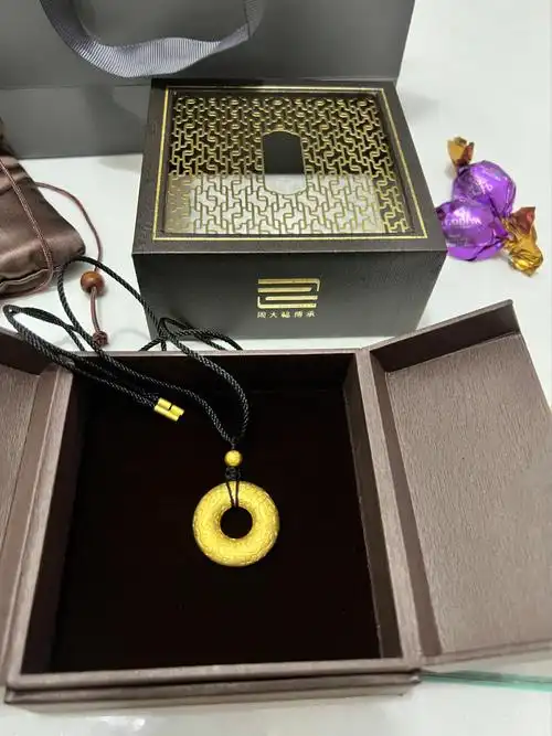 周大福传承平安扣