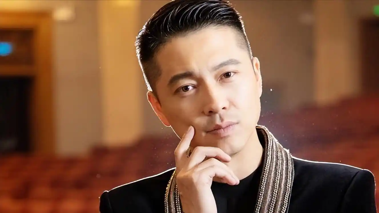 今年正值40岁的十大男星发展现状,胡歌资源不愁,郑元畅直播带货