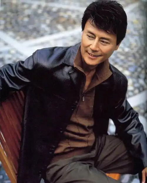 72岁秦汉近照曝光年轻如帅气小伙错过林青霞后至今单身