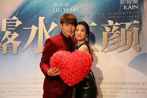 刘亦菲rain大方秀亲密牵手拥抱一个不落