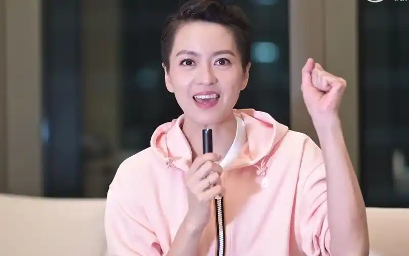 梁咏琪时间遇上我们演唱会东莞站花絮 祝福深圳顺利