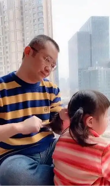 更祝福涂磊的老婆熊丹早日康复,一家人其乐融融,幸福安康的共度余生!