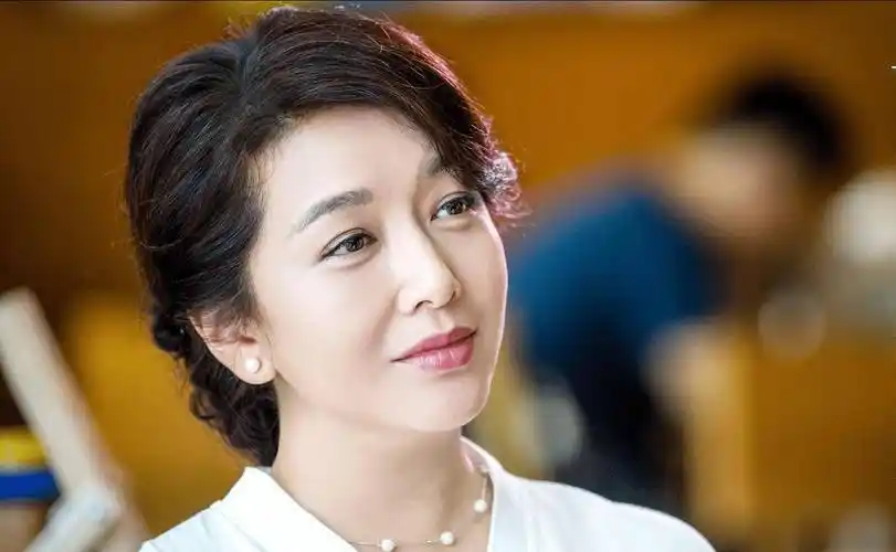 54岁江珊:与高曙光分手,和靳东在一起5年,二婚嫁小3岁男星太幸福