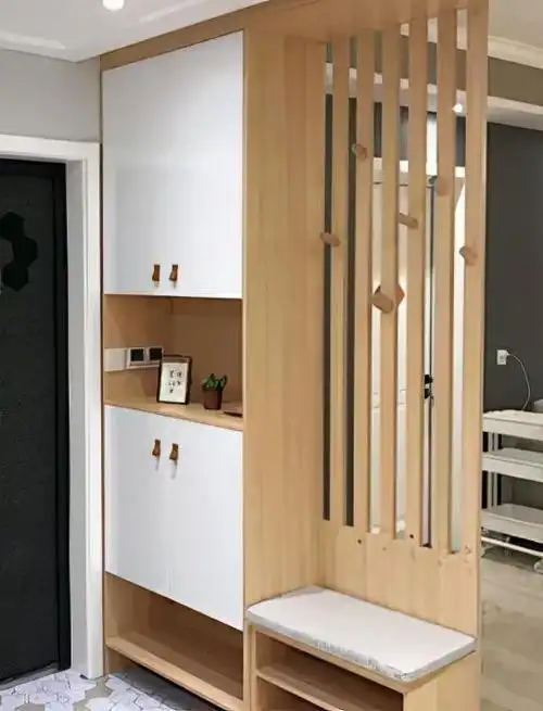 鞋柜结合隔断设计02/无独立玄关▲极窄鞋柜搭配折叠式座凳▲厚度仅12